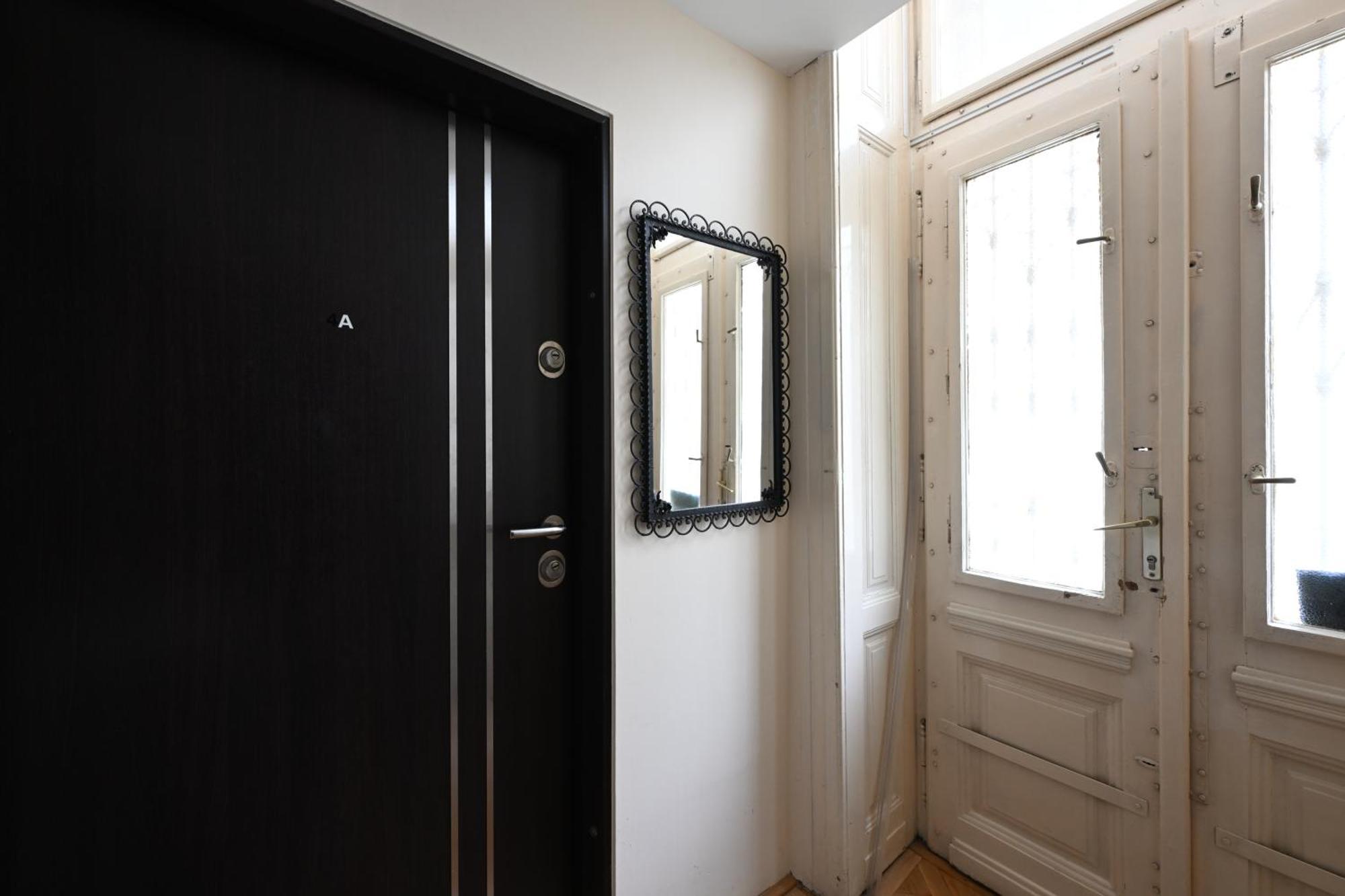 A Quiet Place In The Heart Of The City Budapest Exterior photo