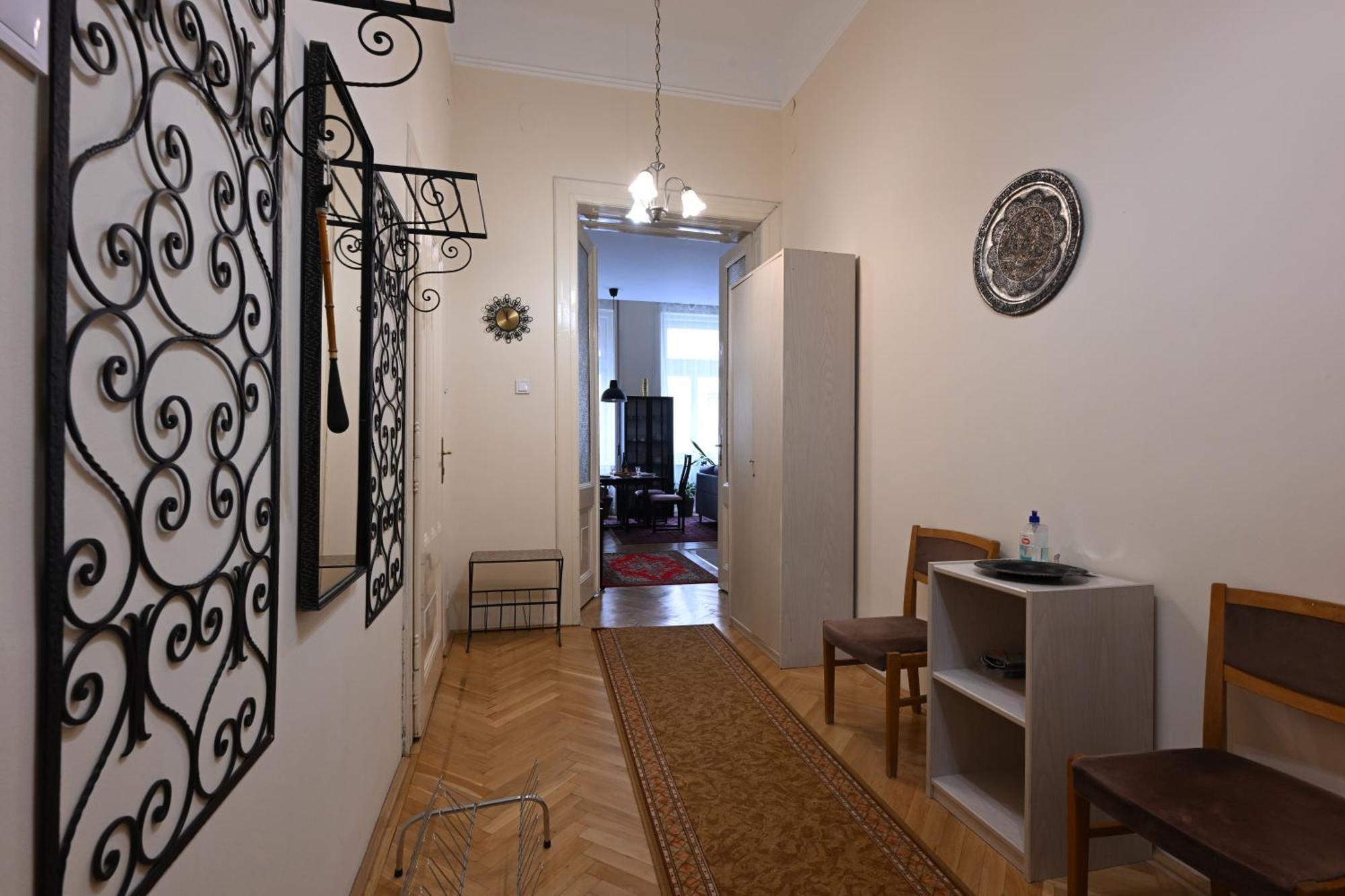 A Quiet Place In The Heart Of The City Budapest Exterior photo